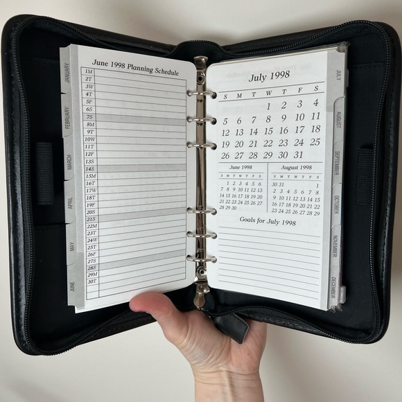 Day-Timer® Undated Distressed Look Woven Style Planner  Day-Timer Vintage 1998 Floral Embroidered Zip Planner Calendar Organizer 🗓️